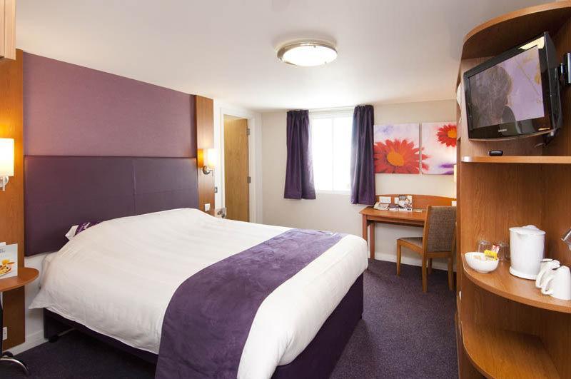 Premier Inn Isle Of Wight Newport  Exterior foto